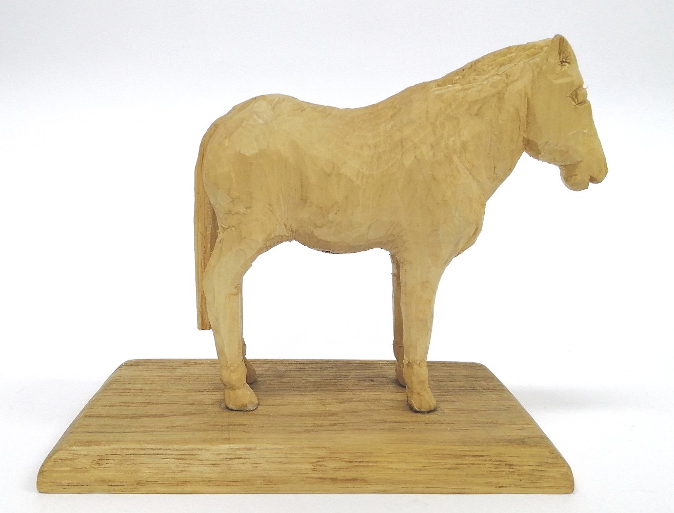Koń – rzeźba drewniana