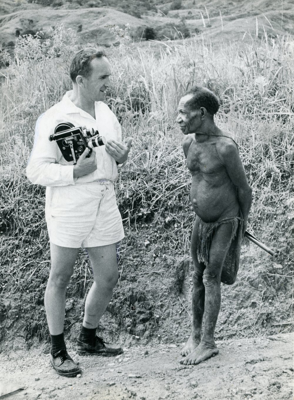 Stanisław Szwarc-Bronikowski z wizytą u rdzennych mieszkańców Papui Nowej Gwinei, 1969 r. (fotografia z archiwum rodzinnego)